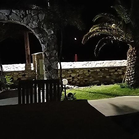 Agia Marina MikrolimanouΤο Πετρινο别墅 外观 照片