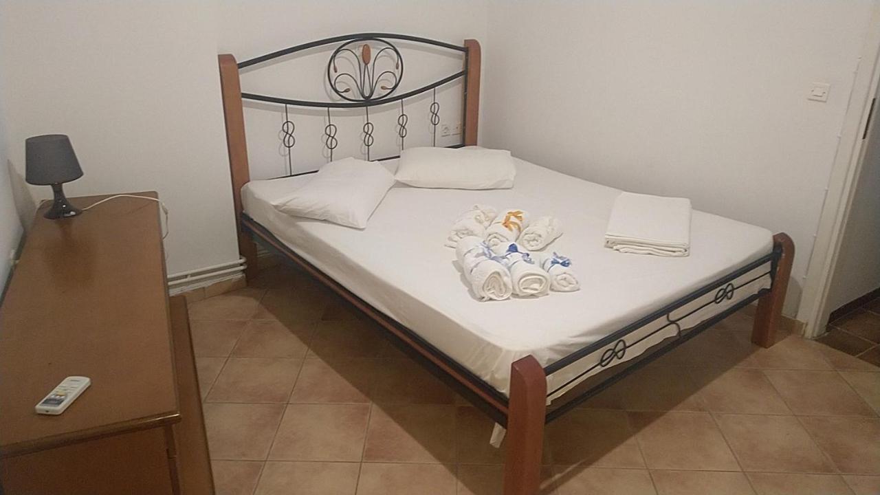 Agia Marina MikrolimanouΤο Πετρινο别墅 外观 照片