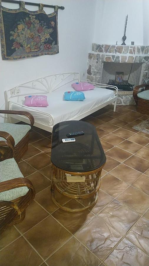 Agia Marina MikrolimanouΤο Πετρινο别墅 外观 照片