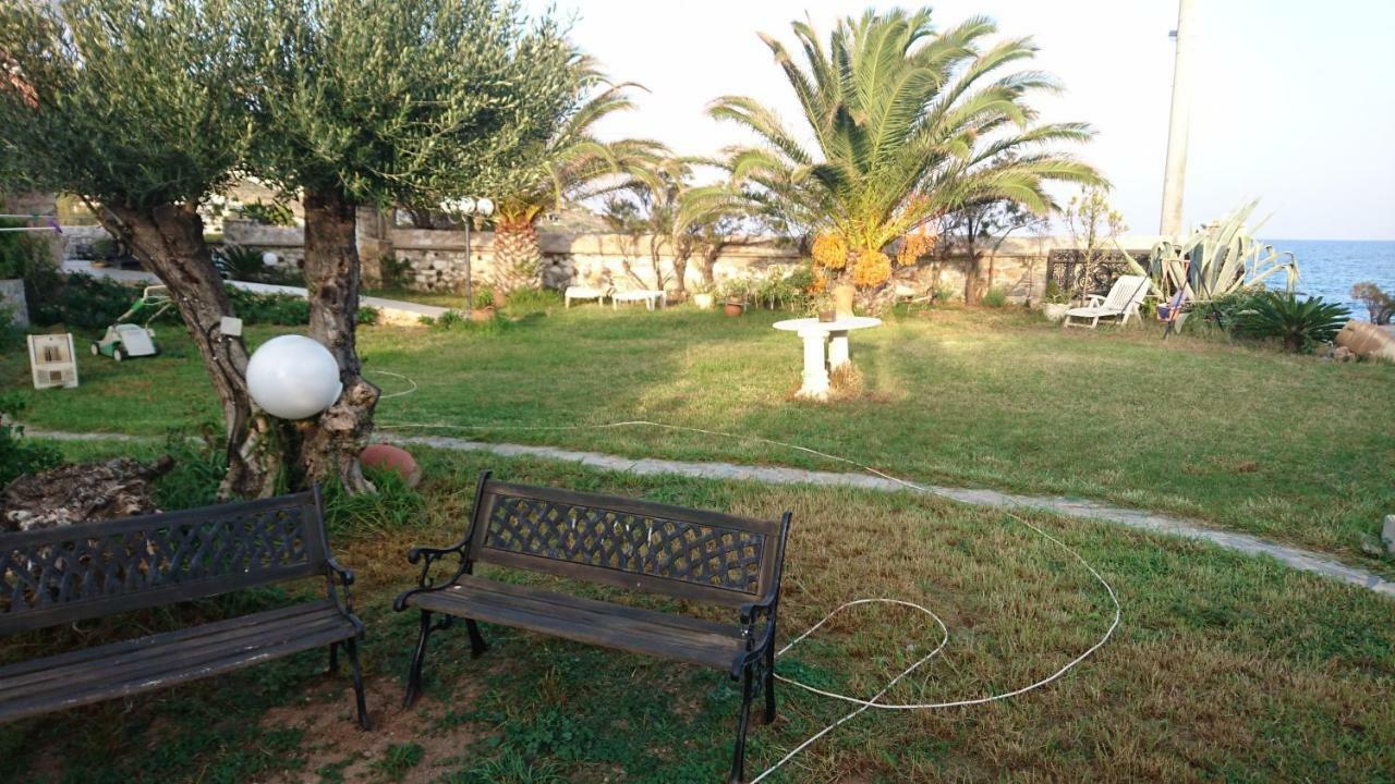 Agia Marina MikrolimanouΤο Πετρινο别墅 外观 照片